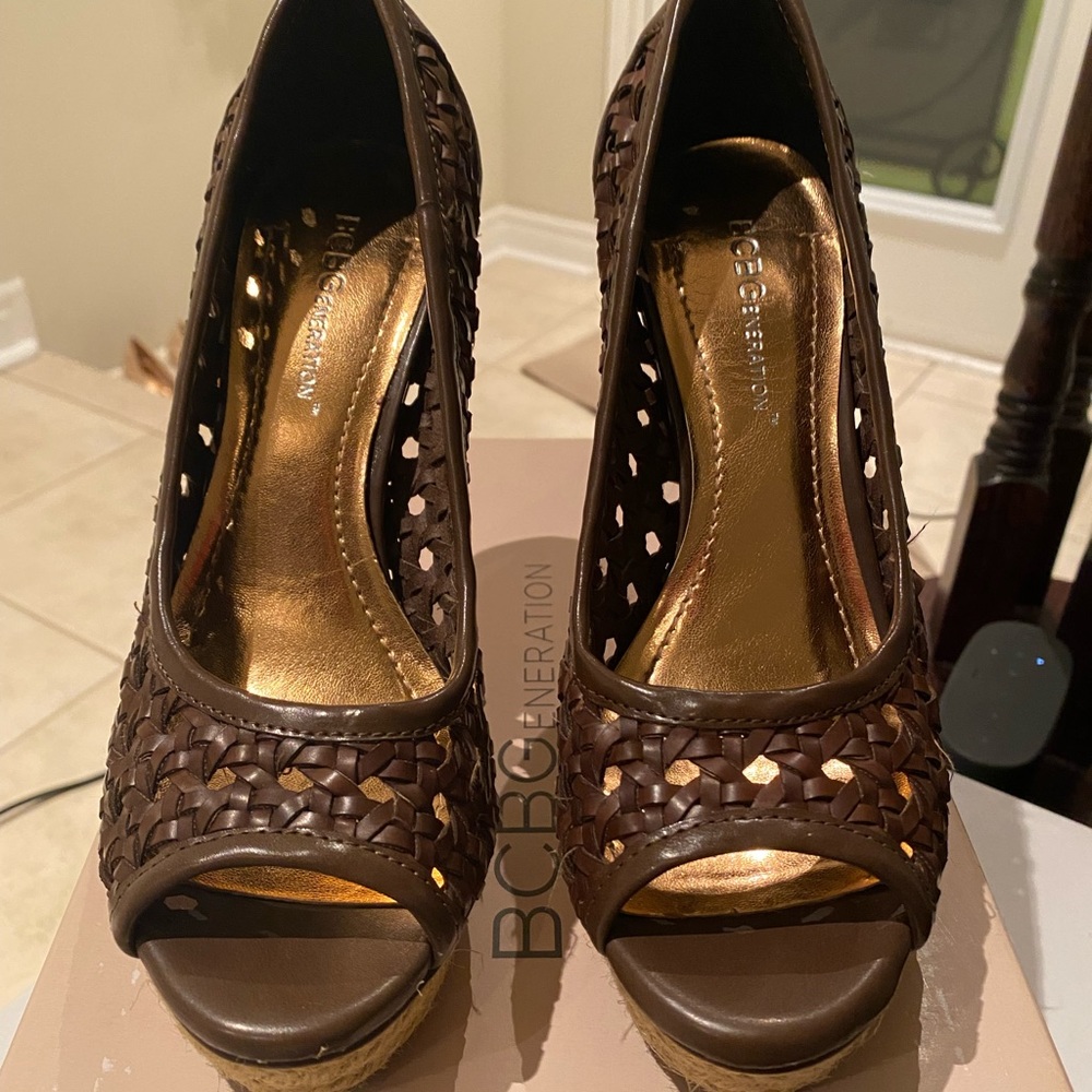 Brand new open toe platform pumps